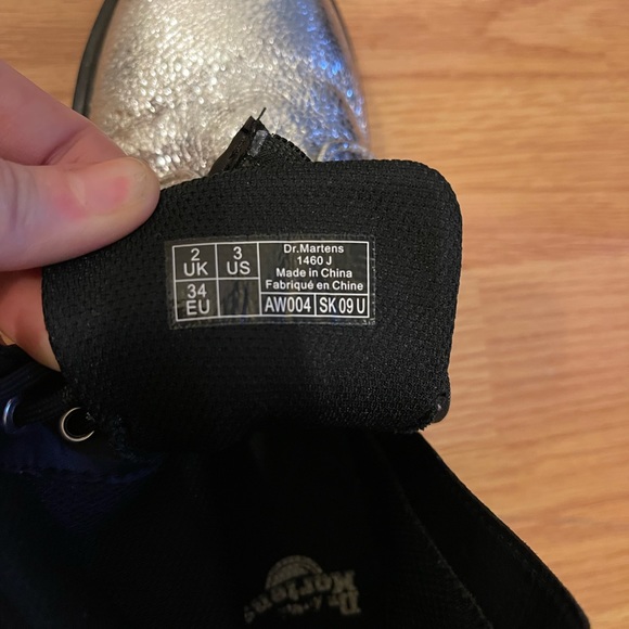 Doc martens air walk shines crackle silver excellent condition like new - Picture 6 of 6